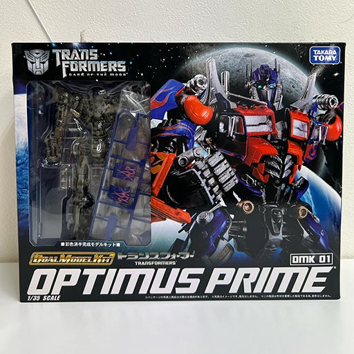 タカラトミーのプラモデル「トランスフォーマー デュアルモデルキット DMK 01 オプティマスプライム」